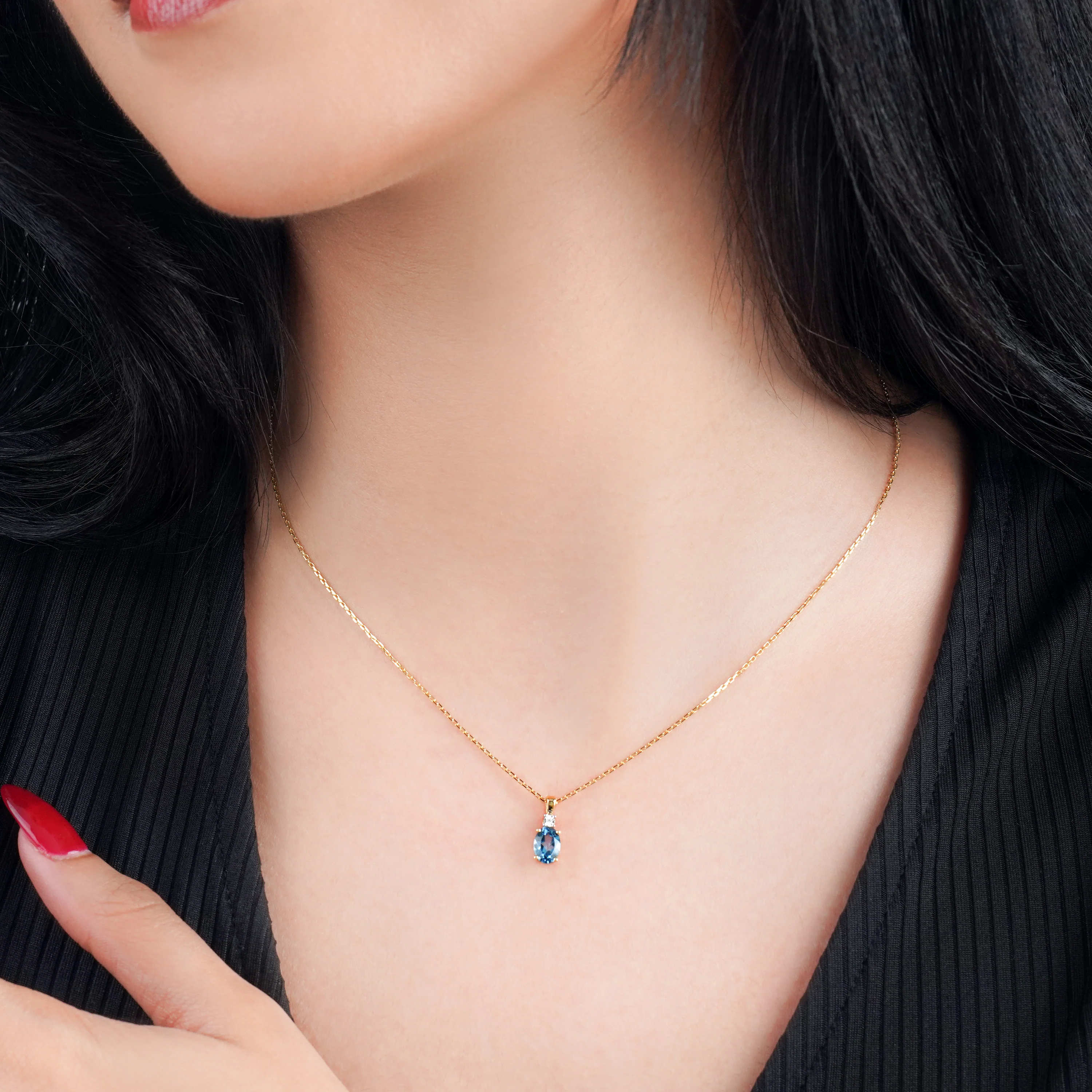 18K Yellow Gold Chain with pendant decorated with Natural diamond and Blue Topaz - Image 2