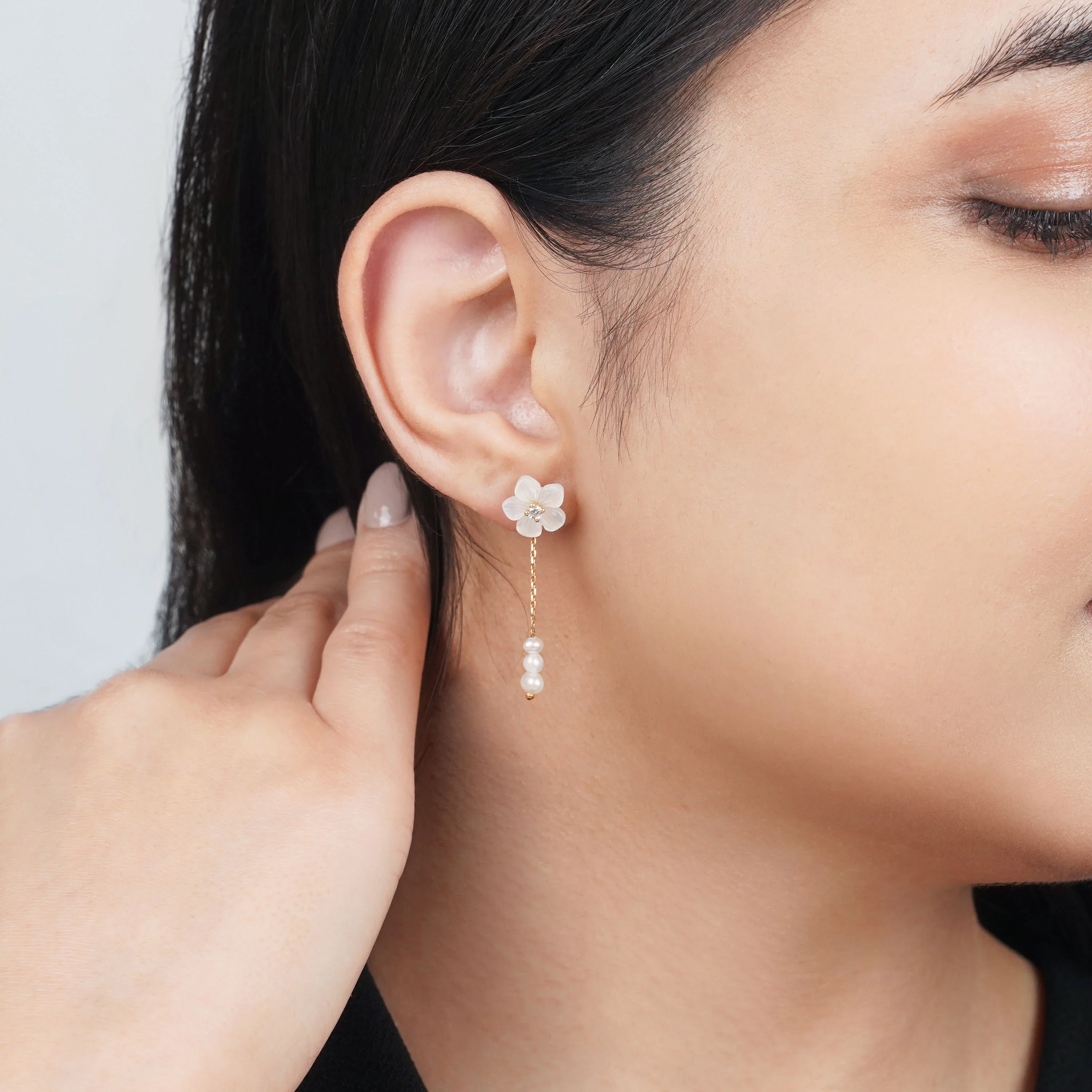 18K Gold Drop Earrings with Mother of Pearl Flower Designs For Women - Image 3