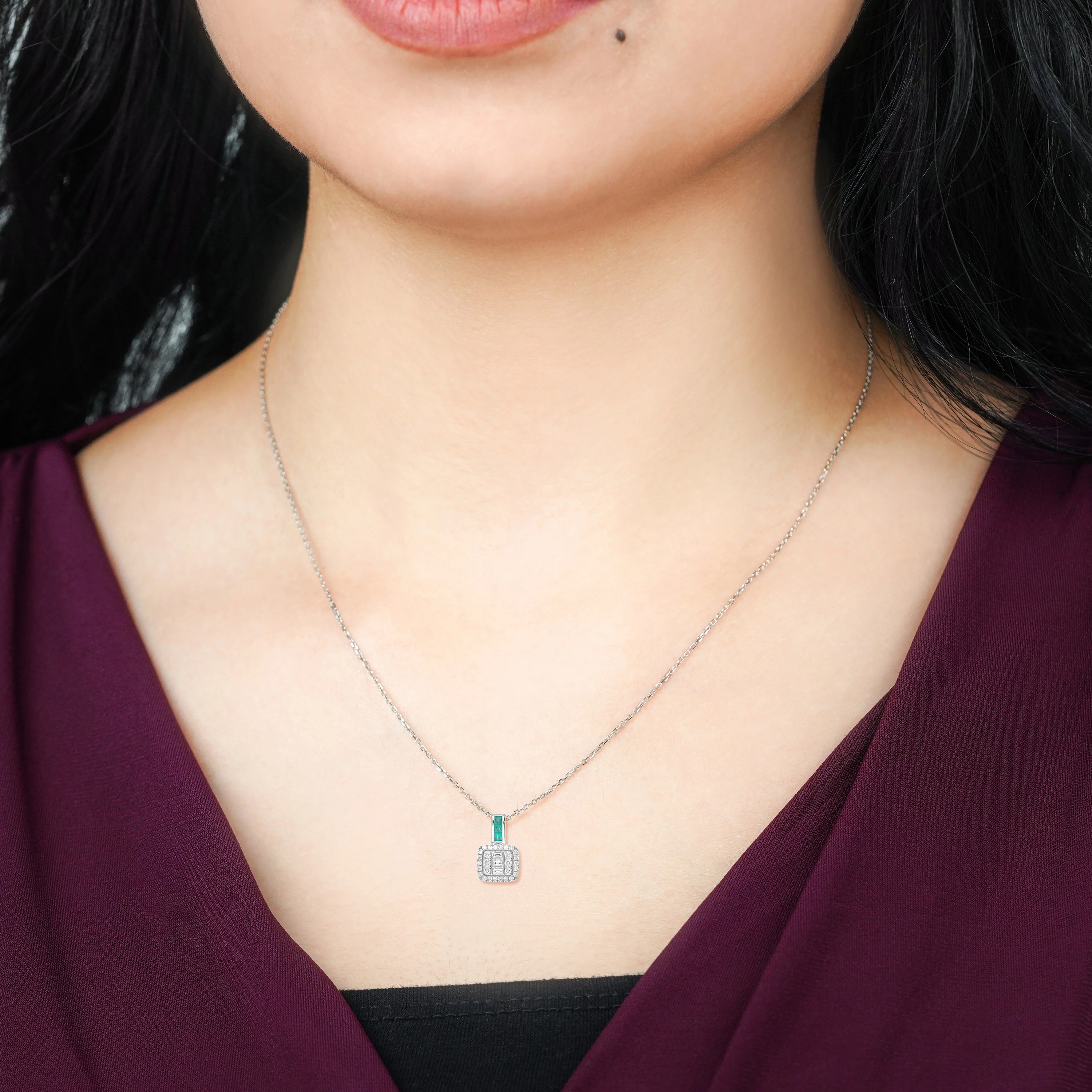 18K WHITE GOLD NECKLACE DECORATED WITH NATURAL DIAMOND AND EMERALD STONES - Image 3