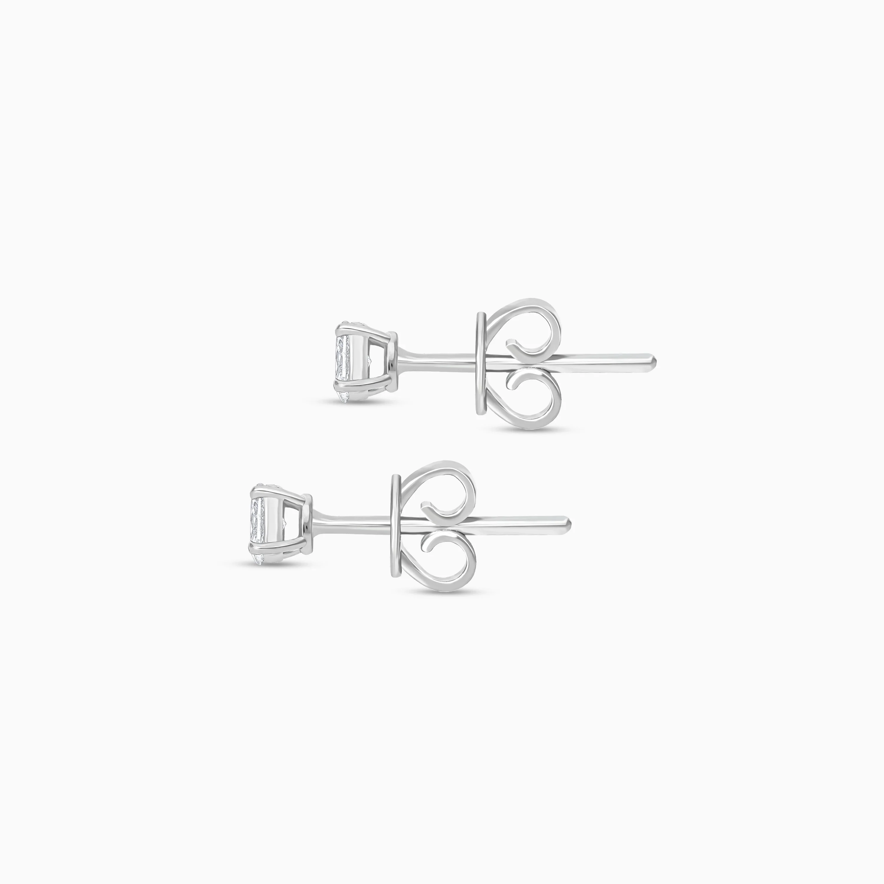 18k white gold pair of earrings  from solitaire collection decorated with an oval cut natural diamond - Image 4