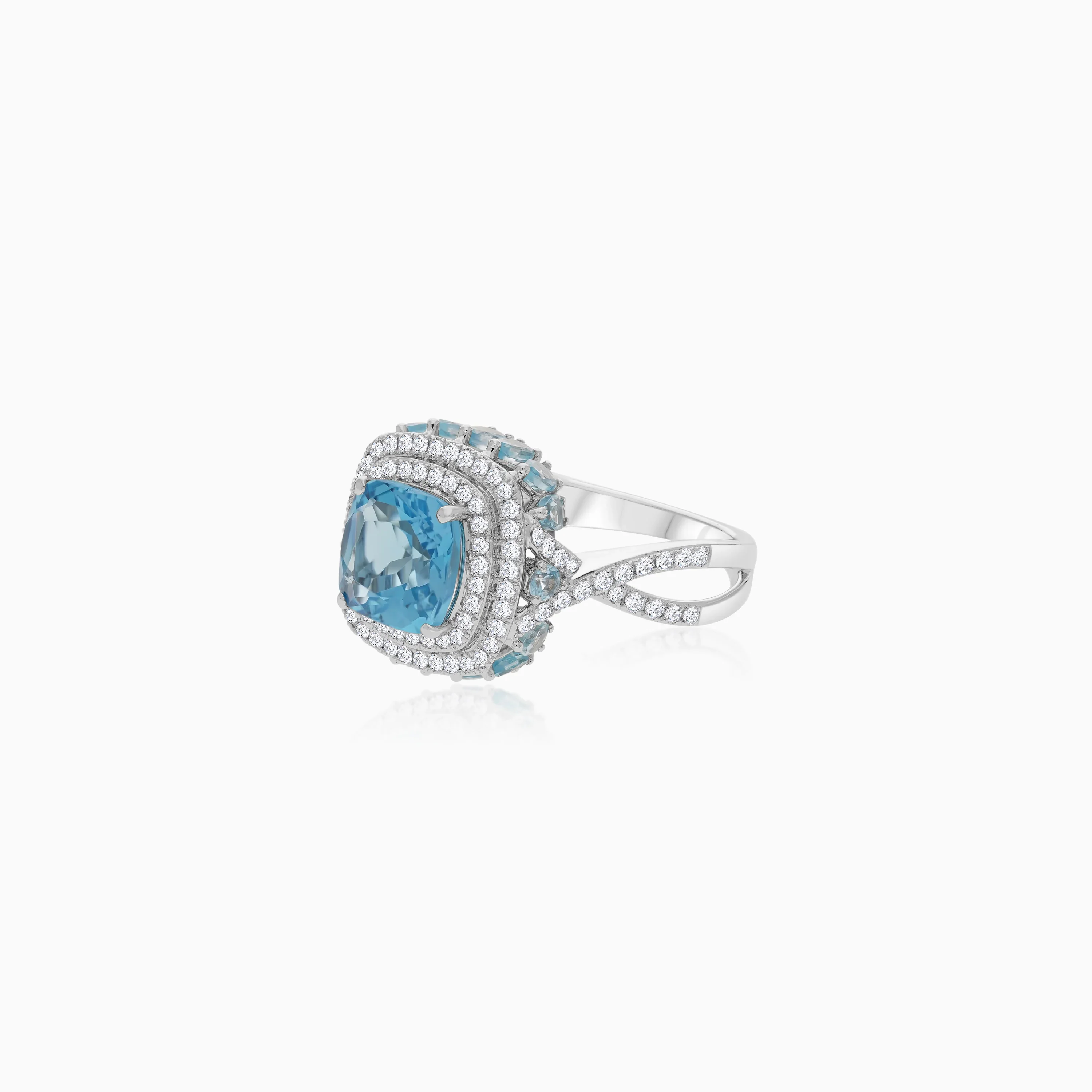 18K White Gold Ring featuring a stunning Natural Diamond and Blue Topaz stones - Image 3