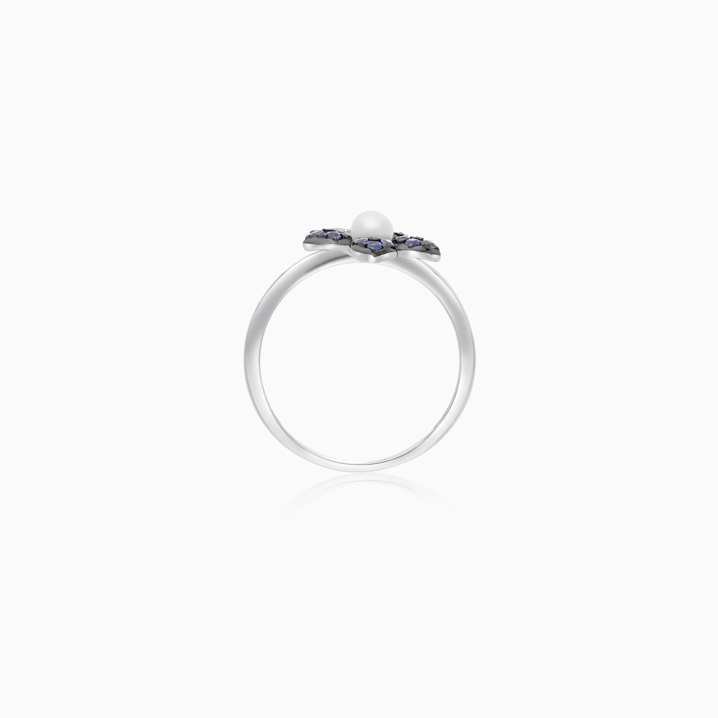 18k white gold ring with a flower shape on the top decorated with natural diamond, Sapphire stones and single pearl in the center - Image 3