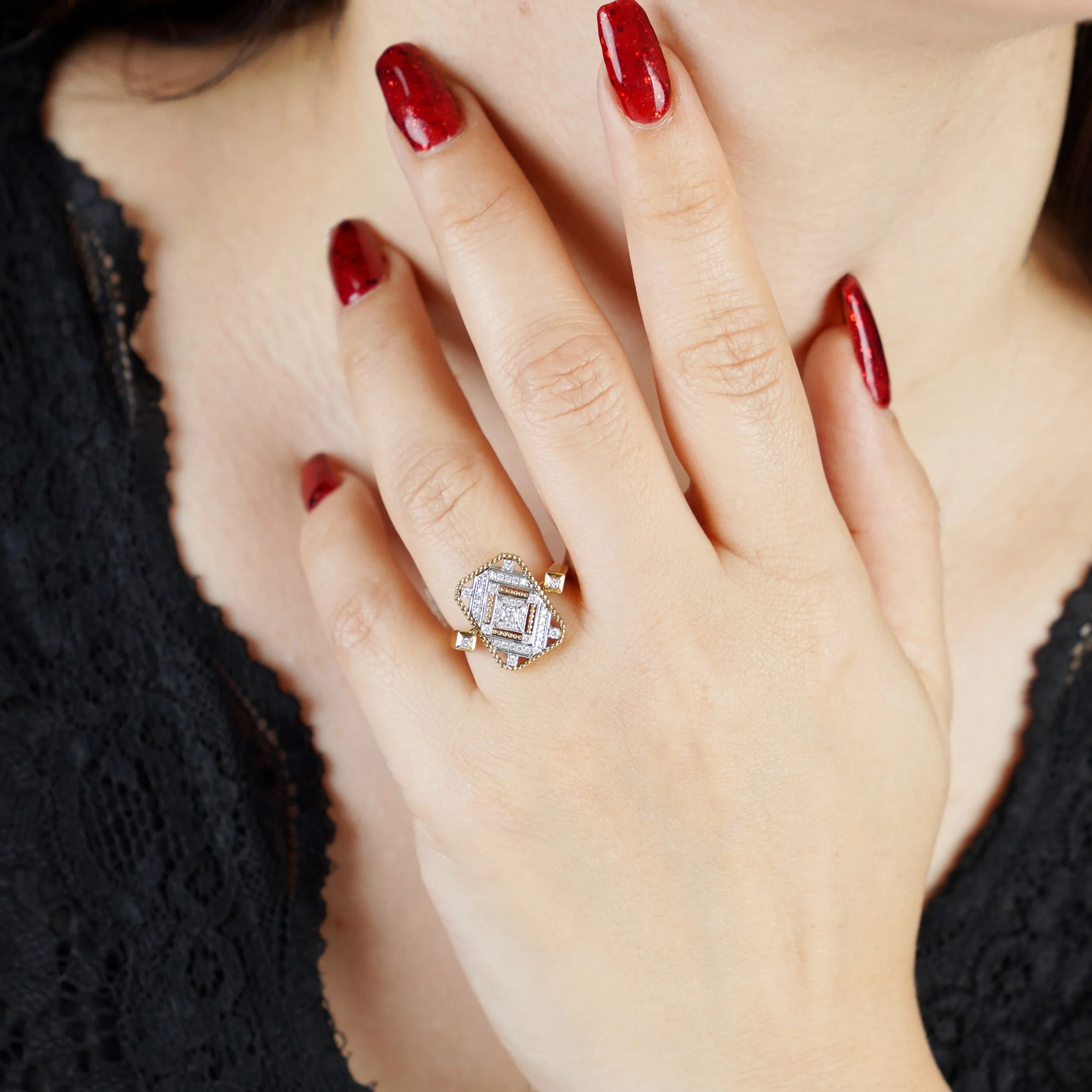 18K Yellow and White Gold Ring Decorated with Natural Diamond Stones from the Tablah Diamond Collection - Image 3