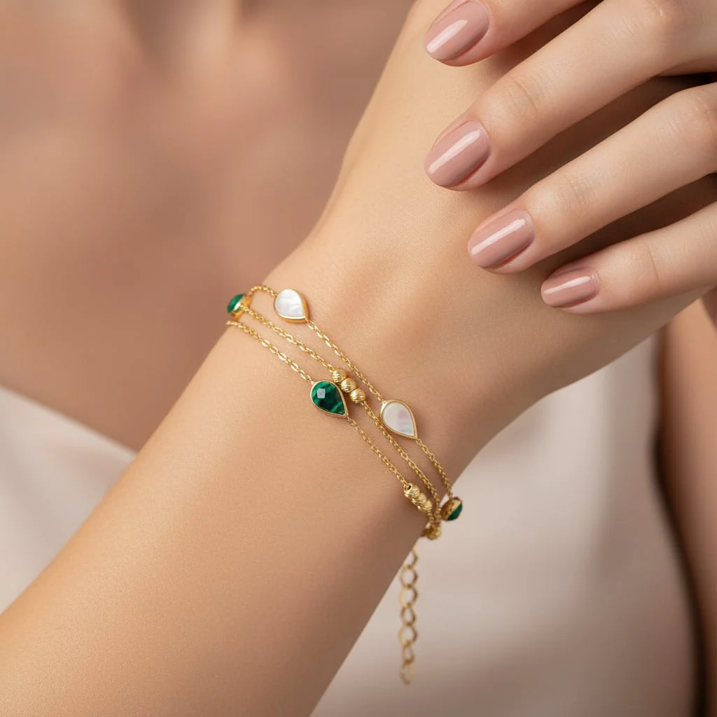 18k yellow gold bracelet three-layer decorated with mother of pearl and malachite stones in drop shape from Eclat collection - Image 2