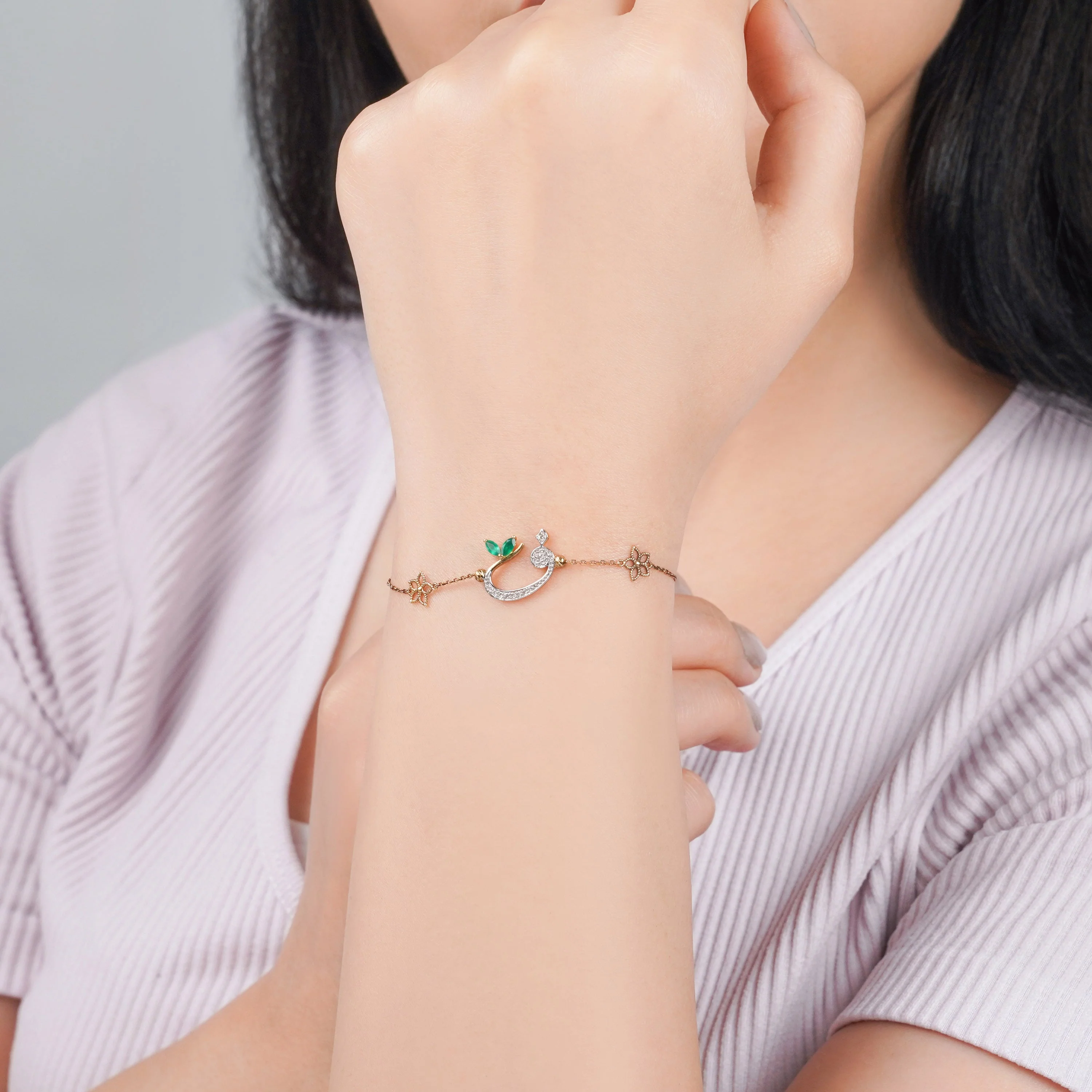 18K Yellow Gold Arabic Letter 'Faa' Bracelet with Natural Diamonds & Green Agate | Horoufi Diamond Collection - Image 2