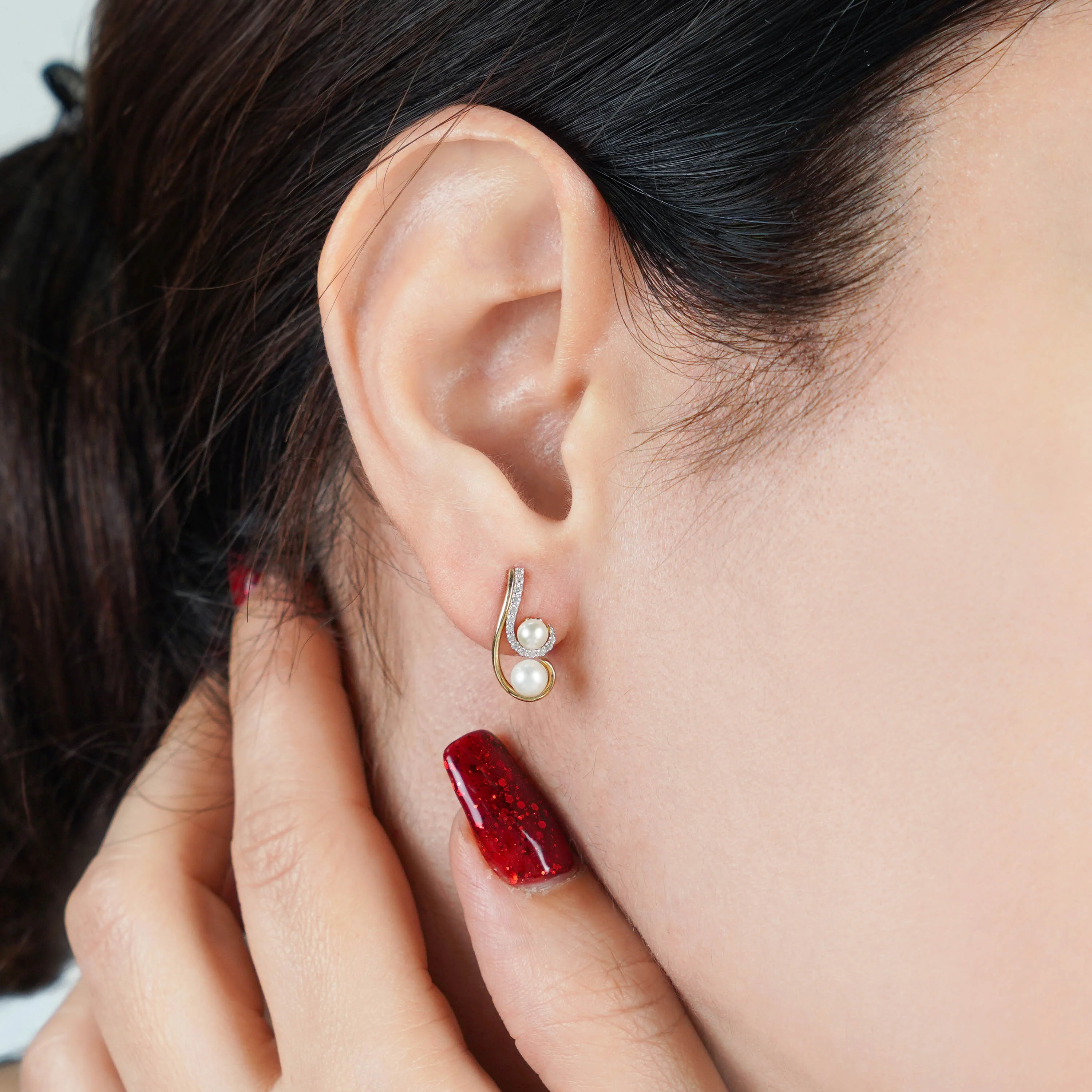 18K Yellow Gold Earrings Adorned with Pearls and Zircon Stones from the Danah Collection - Image 2
