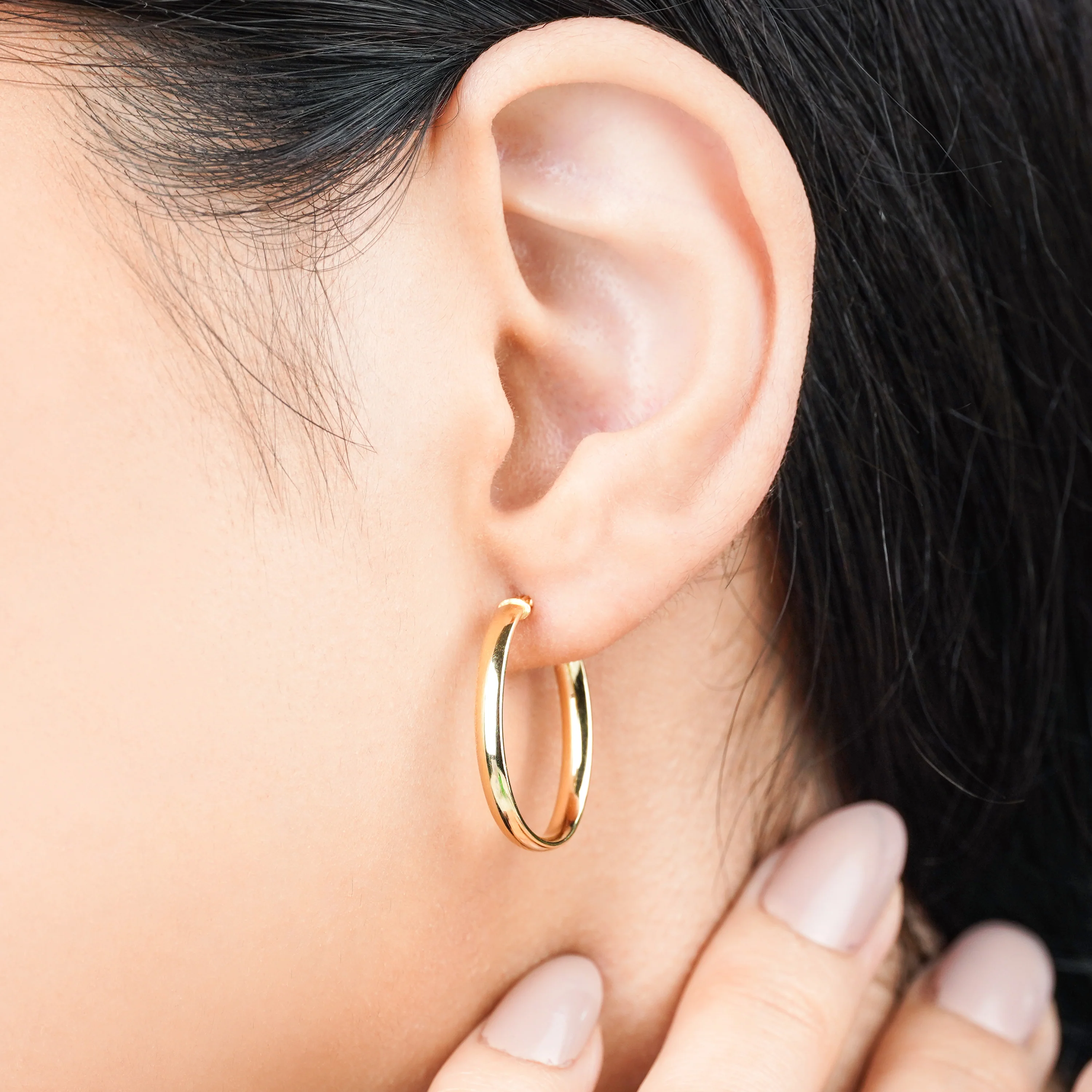 18k yellow gold earrings in round shape - Image 2