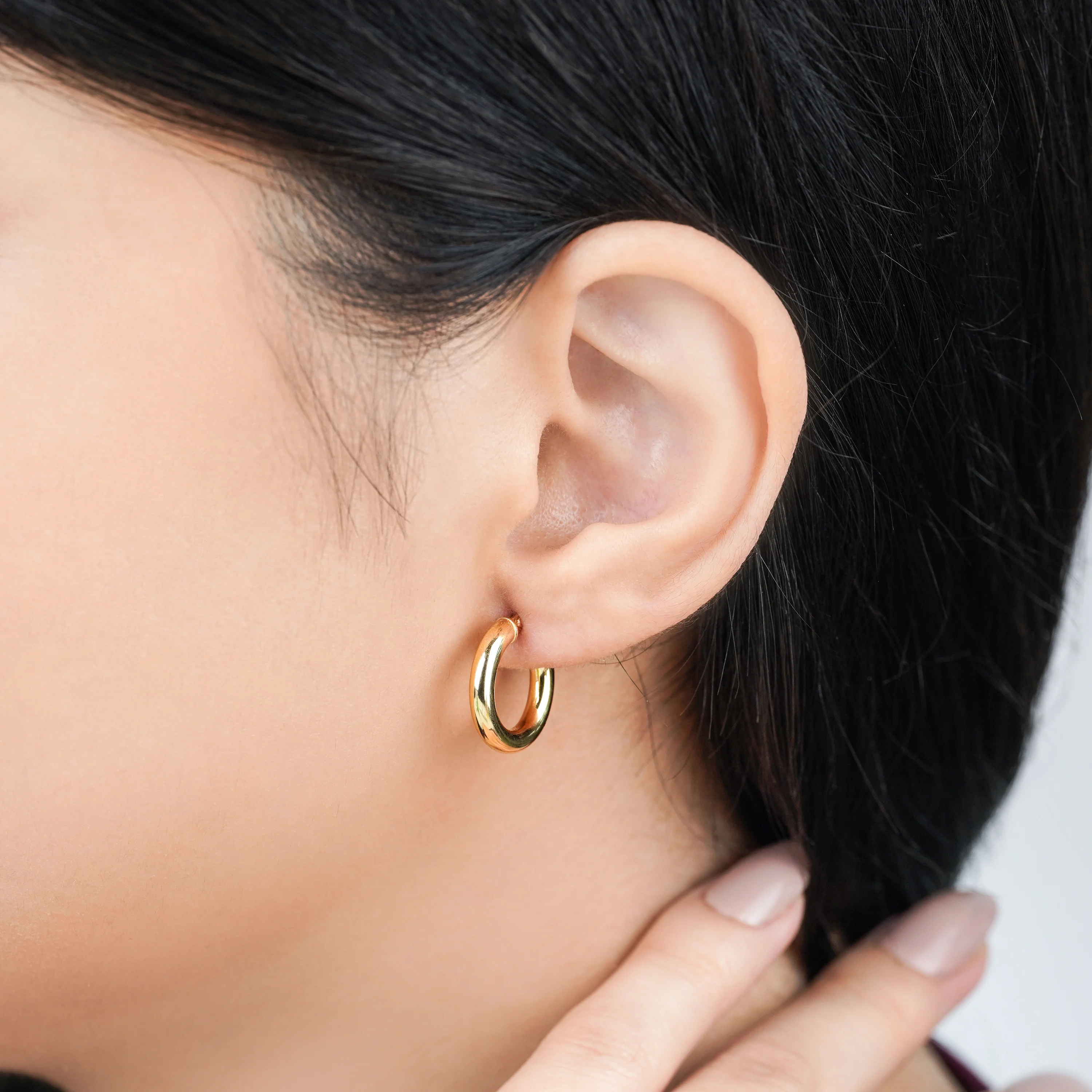 18K Yellow Gold Round Hoop Earrings – Hoops Collection - Image 2
