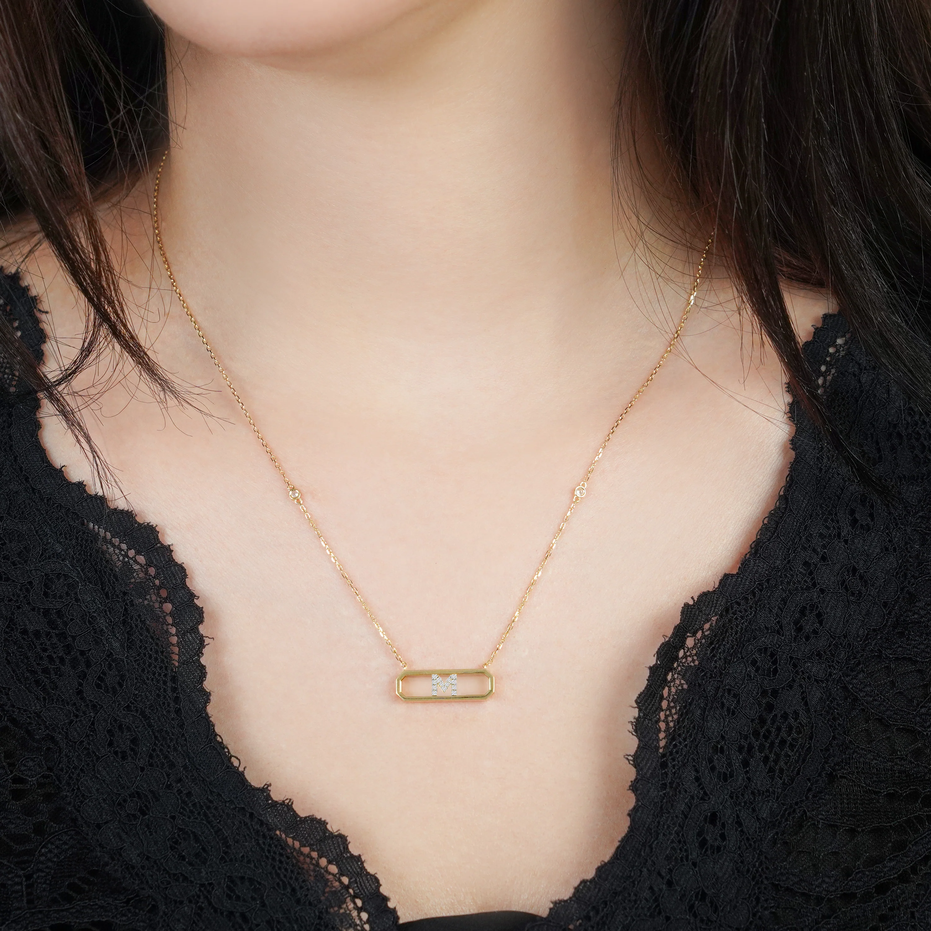 18K YELLOW GOLD NECKLACE LETTER "M" DECORATED WITH NATURAL DIAMOND - Image 3