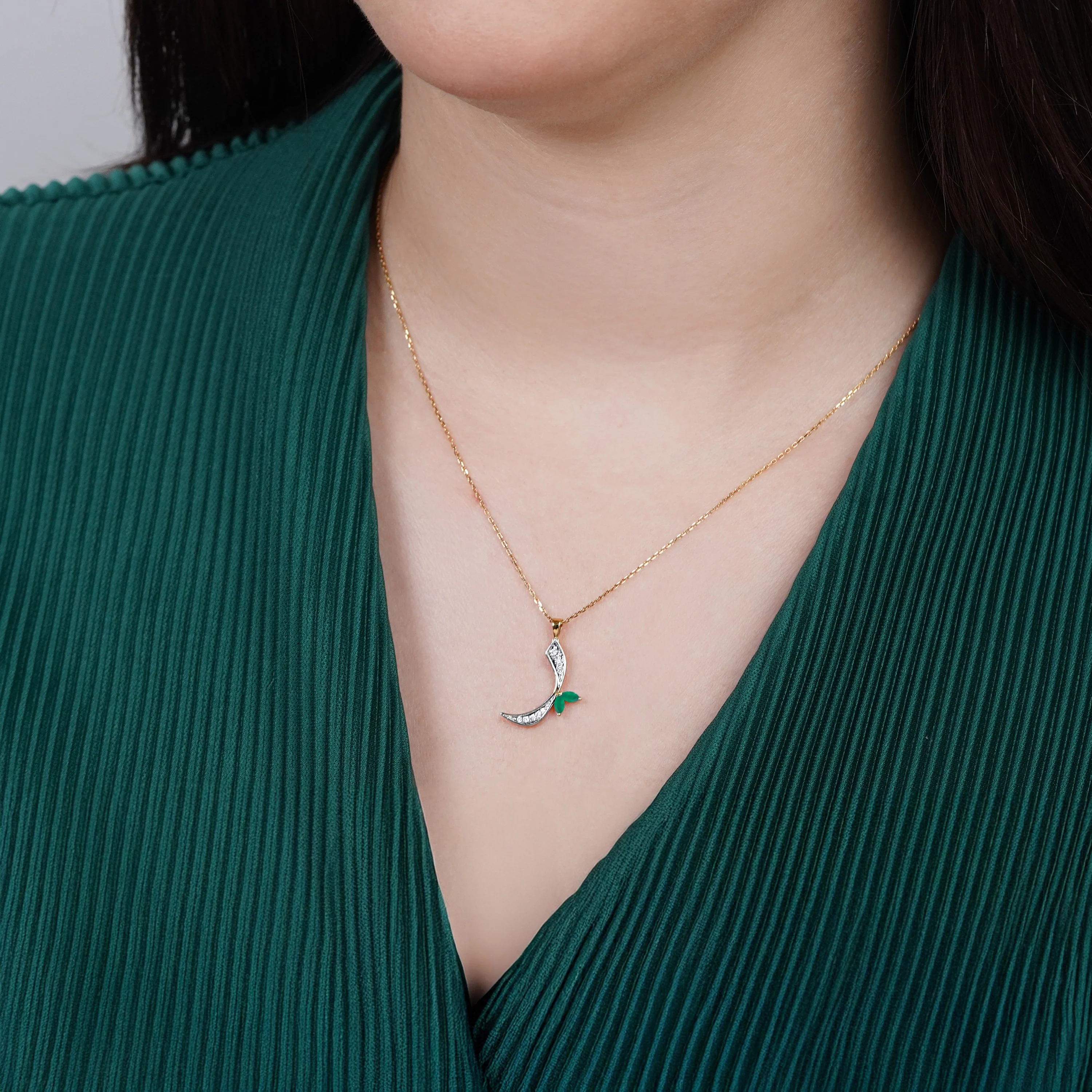 18k Yellow Gold 'Raa' Arabic Letter Necklace with Natural Diamonds & Agate | Horoufi Diamond Collection - Image 2