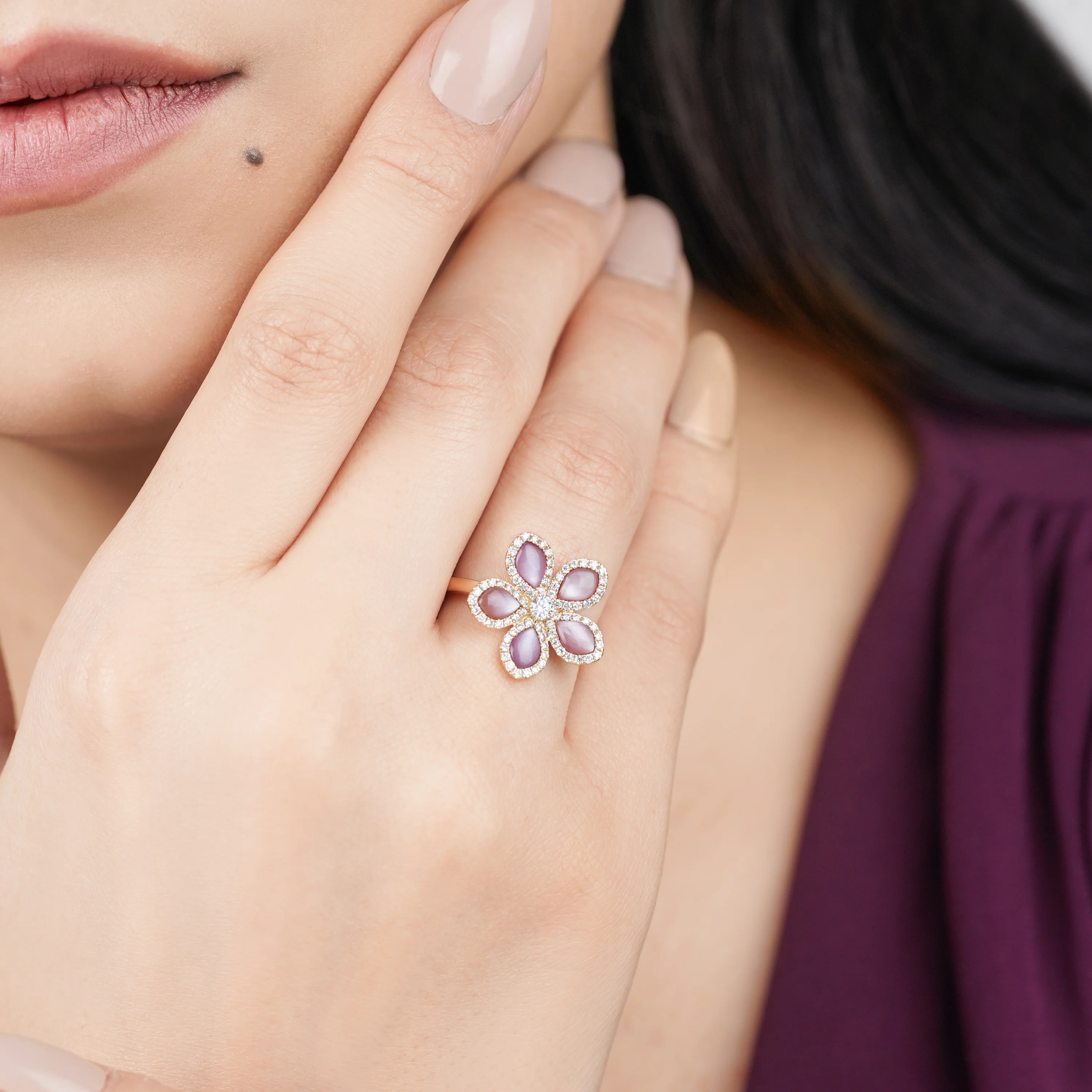 18K Yellow Gold Flower Ring with Natural Diamonds and Pink Mother of Pearl – Mosaic Collection - Image 2
