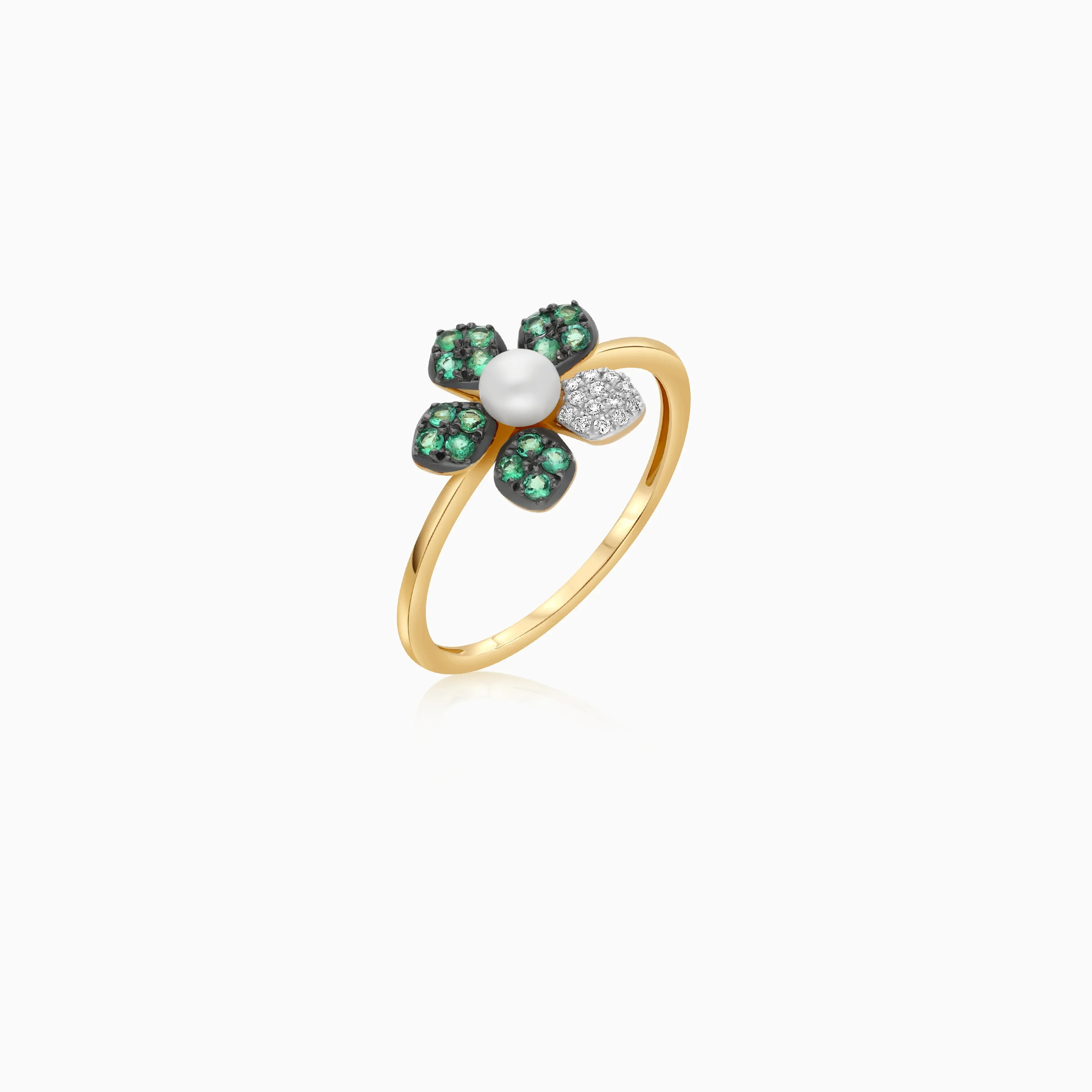 18k yellow gold ring with a flower shape on the top decorated with natural diamonds, emerald stones and a single pearl in the center - Image 2