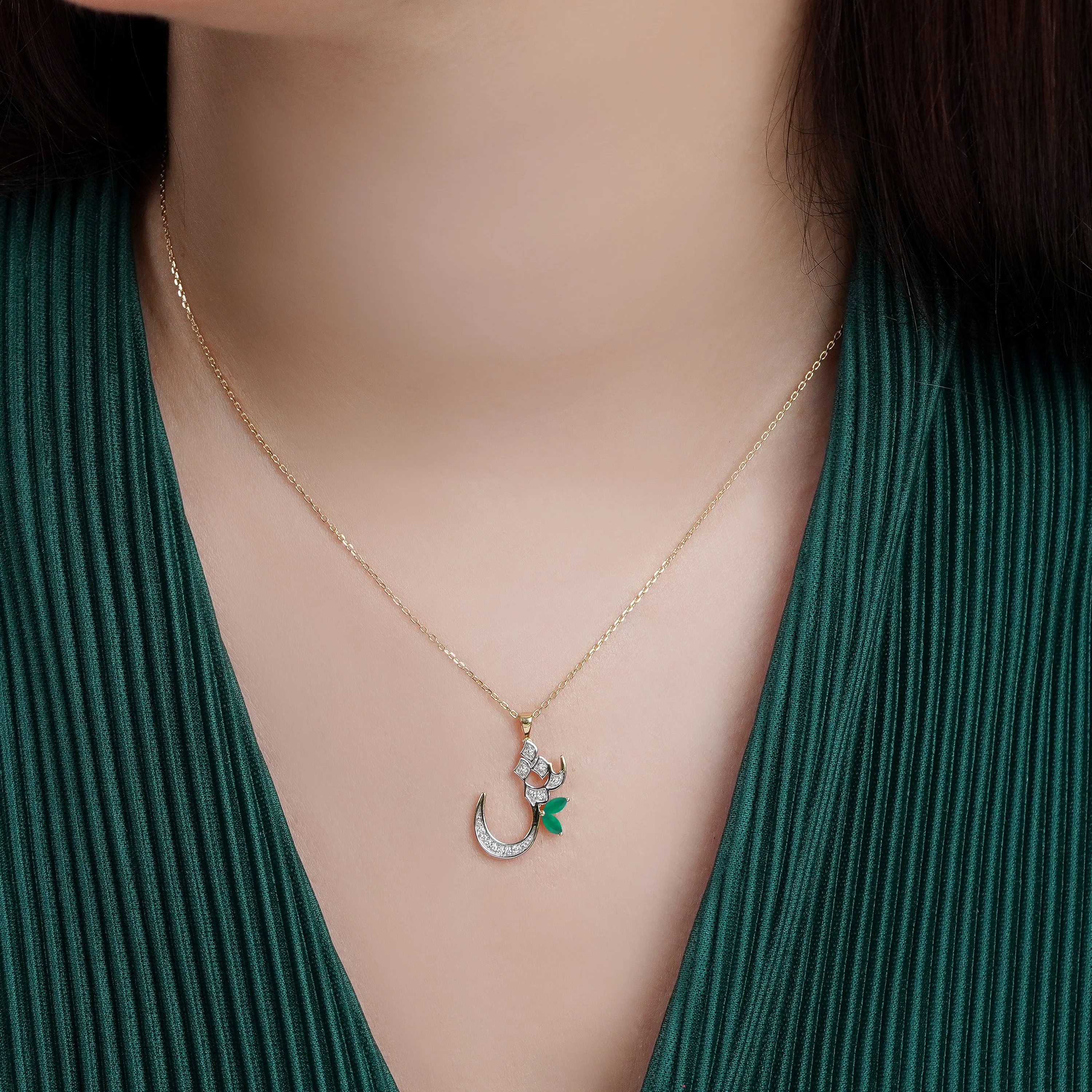 18k Yellow Gold ‘Sheen’ Arabic Letter Necklace with Natural Diamonds & Agate | Horoufi Diamond Collection - Image 2