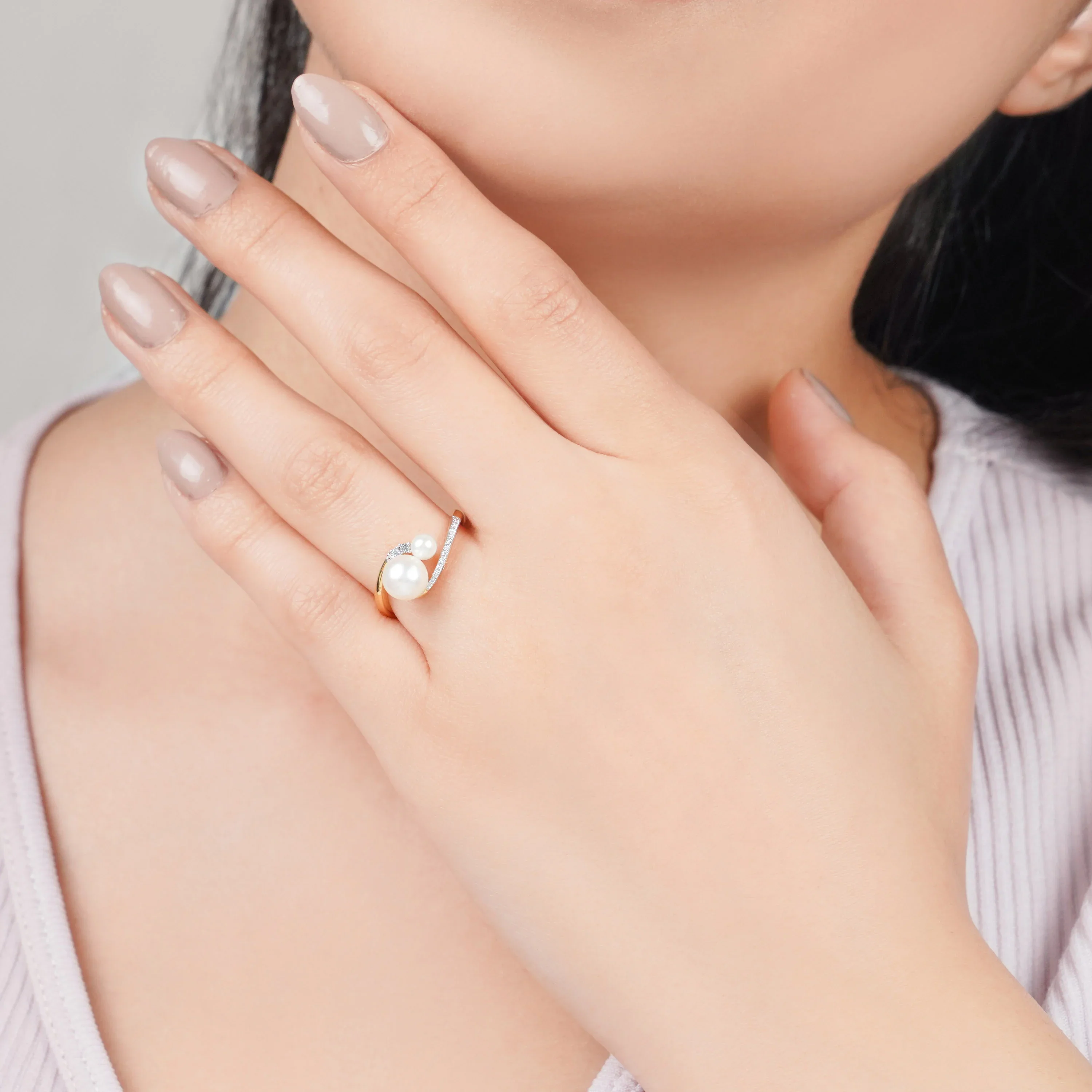 18K Yellow Gold Twisted Graduated Pearl and Diamond Ring - Danah Diamond Collection - Image 2