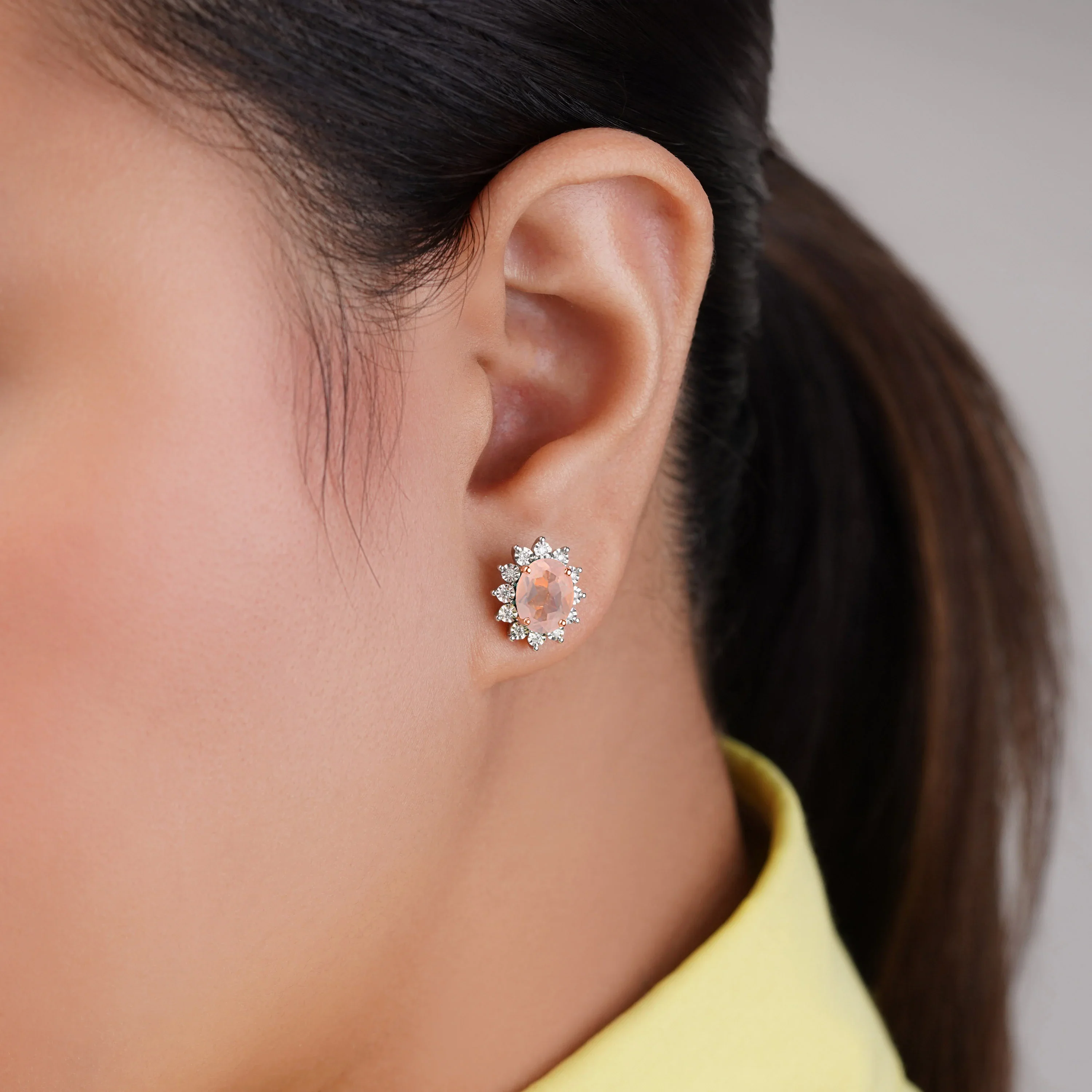 18k rose gold PAIR OF EARRINGS decorated with natural diamond and rose quartz in the centre - Image 3