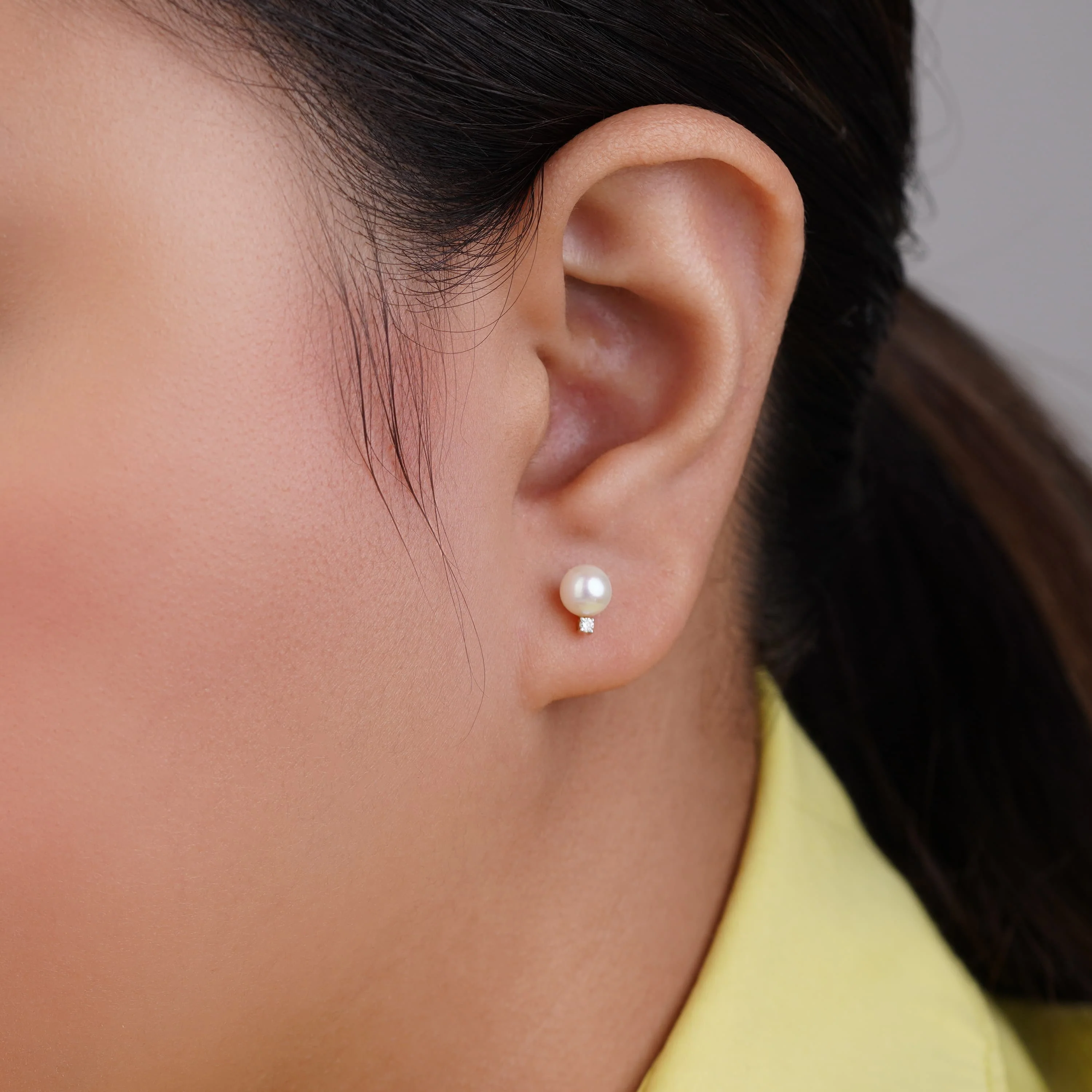 18K YELLOW GOLD PEARL EARRING WITH NATURAL DIAMOND - Image 2