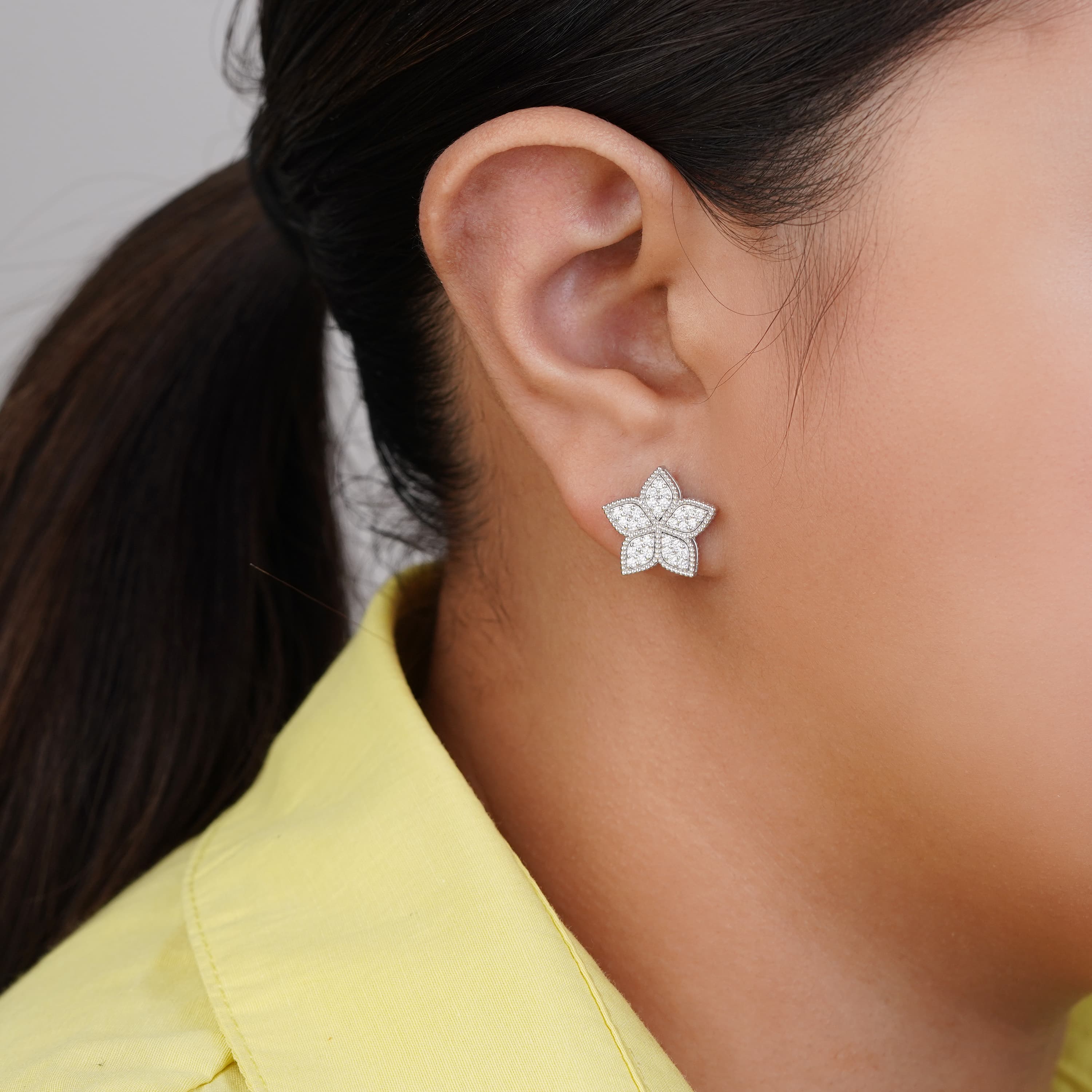 18K WHITE GOLD EARRINGS DECORATED WITH NATURAL DIAMOND STONES - Image 3