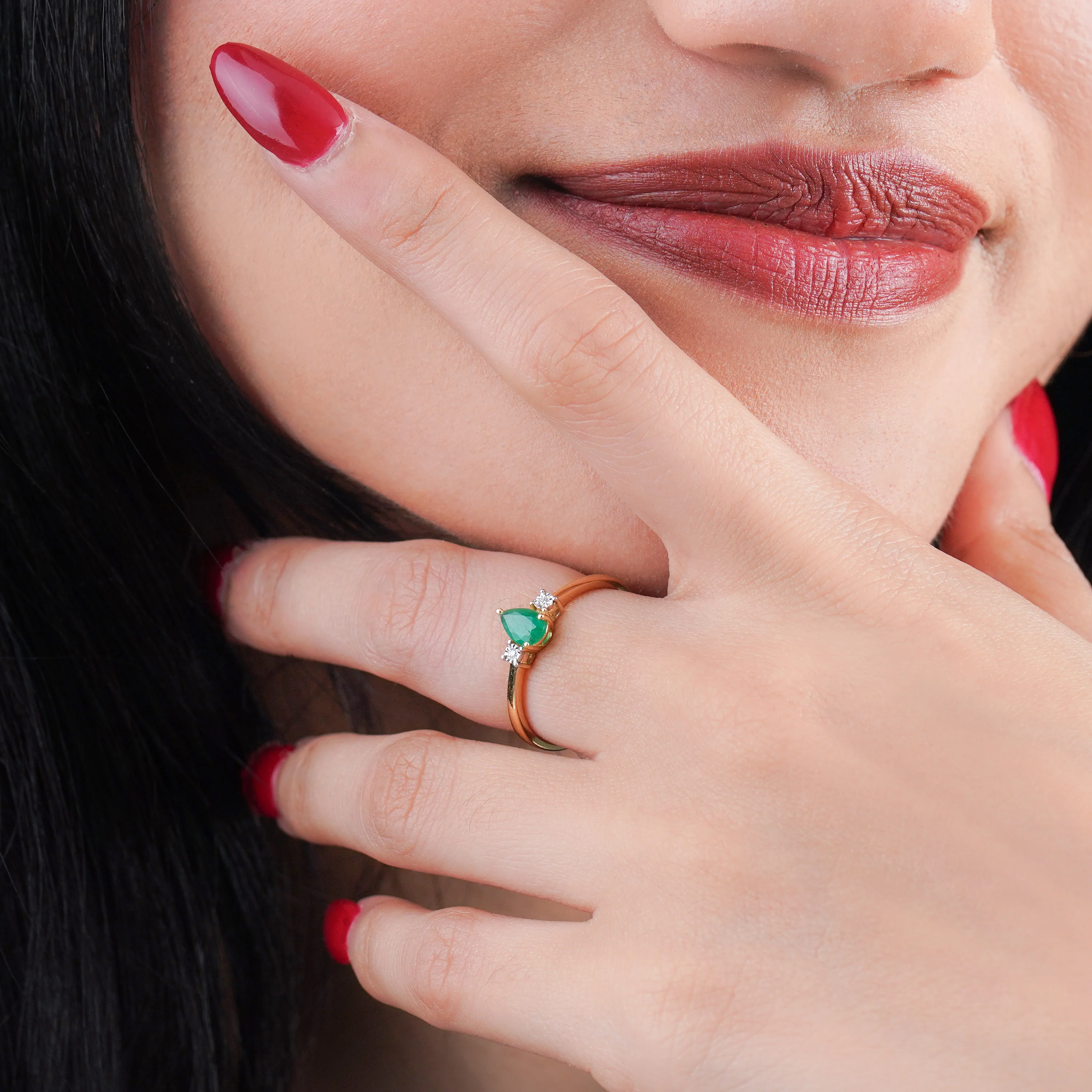 drop shape emerald and natural diamond stones Ring in 18k Yellow gold | colour classic collection - Image 3