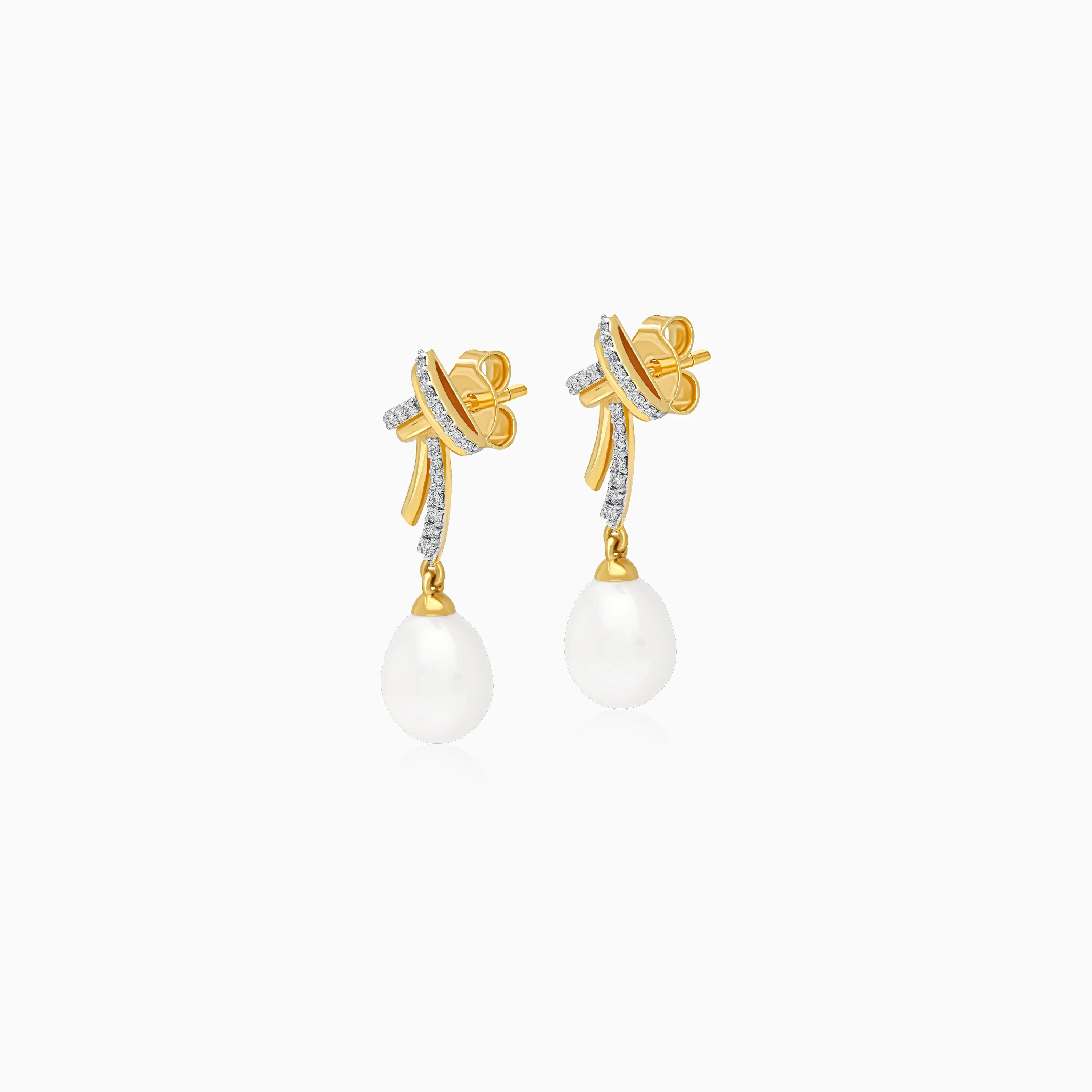 Elegant Pearl and Natural Diamond Earrings in 18k yellow gold - Image 2