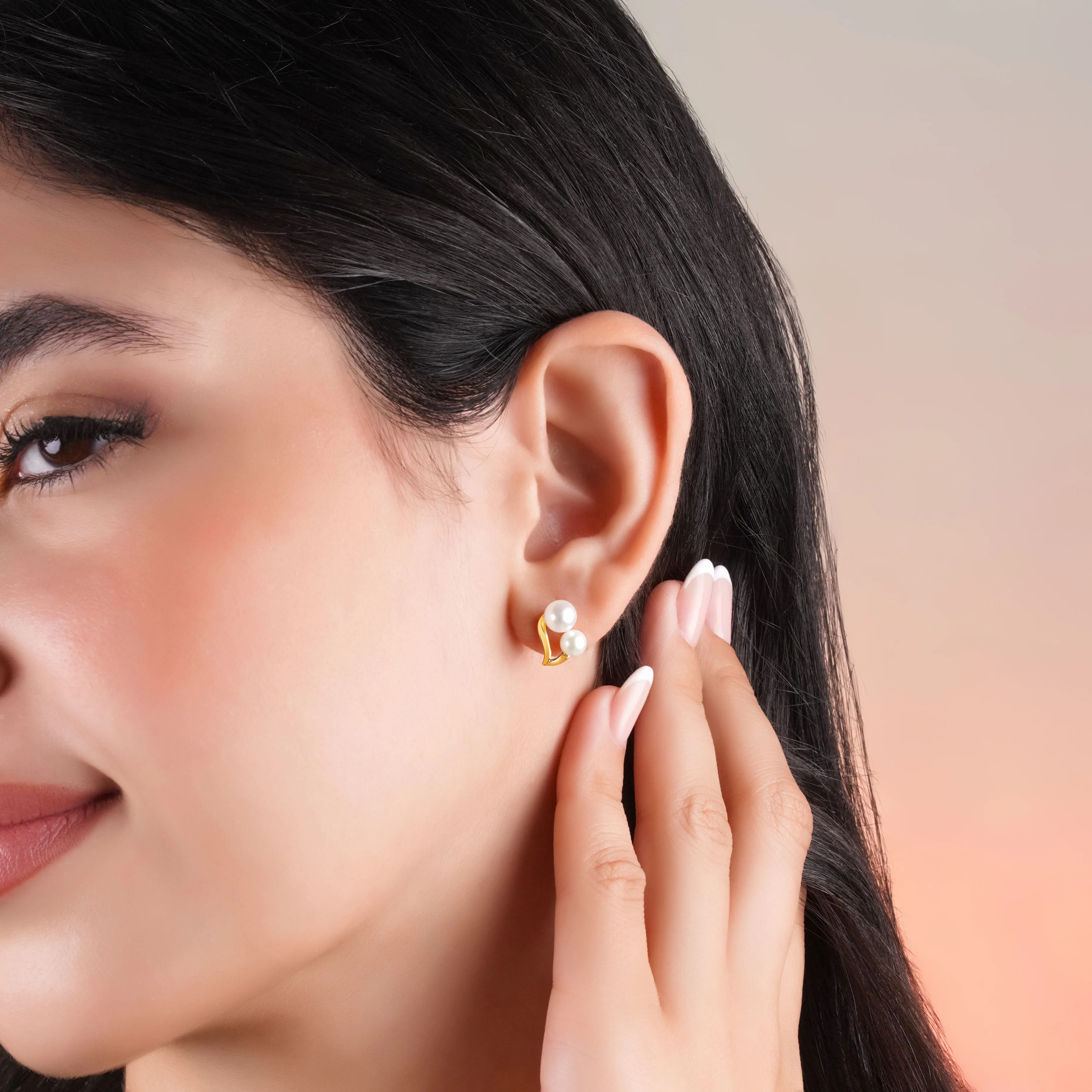 Leaf-Shaped Pearl Earrings in 18K Gold | Danah - Image 2