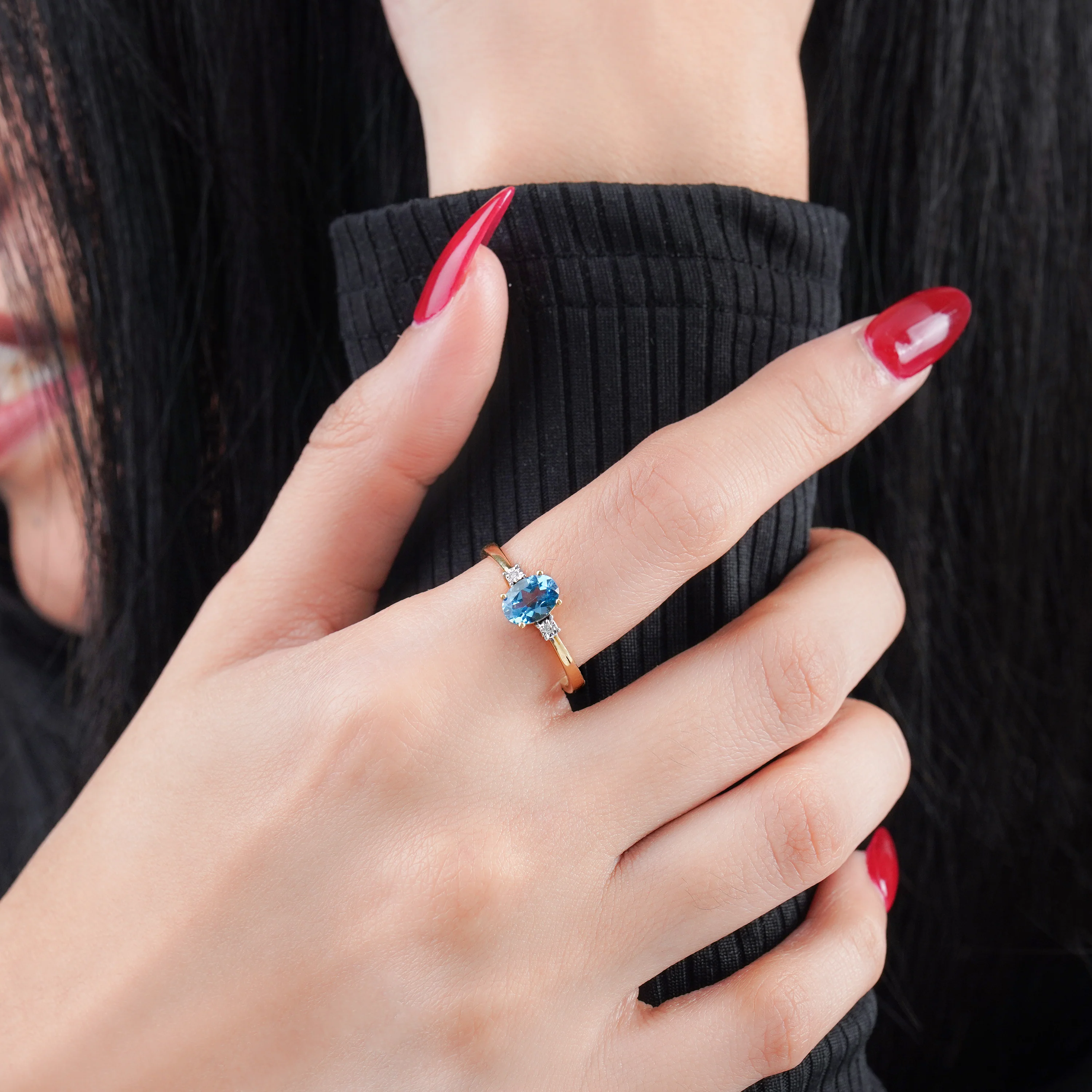 18K Yellow Gold Ring with Natural Diamonds and Blue Topaz In the center - Image 2