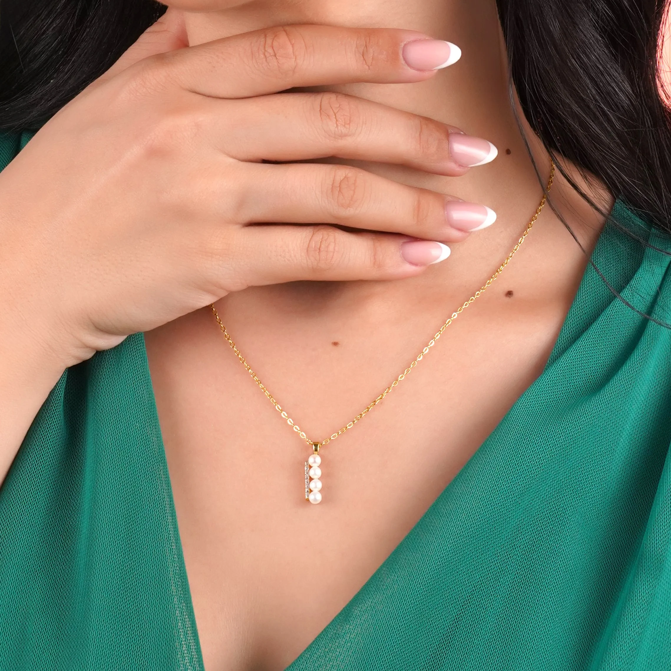 18k yellow gold necklace features 4 pearls aligning with zircon stones - Image 2