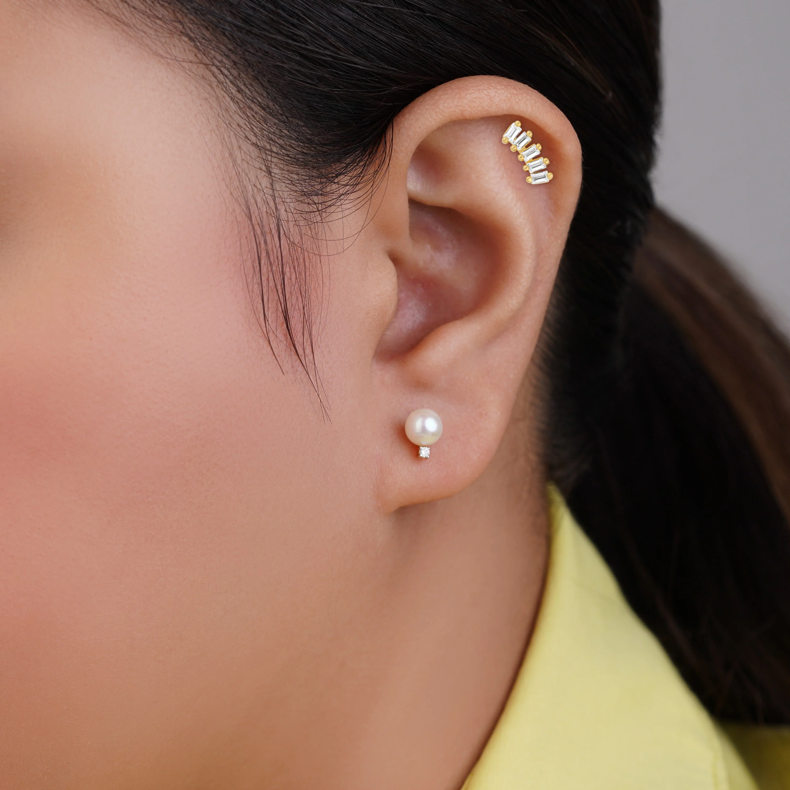 18K Yellow Gold Stud Piercing with Sparkling Zircon stones - Image 2