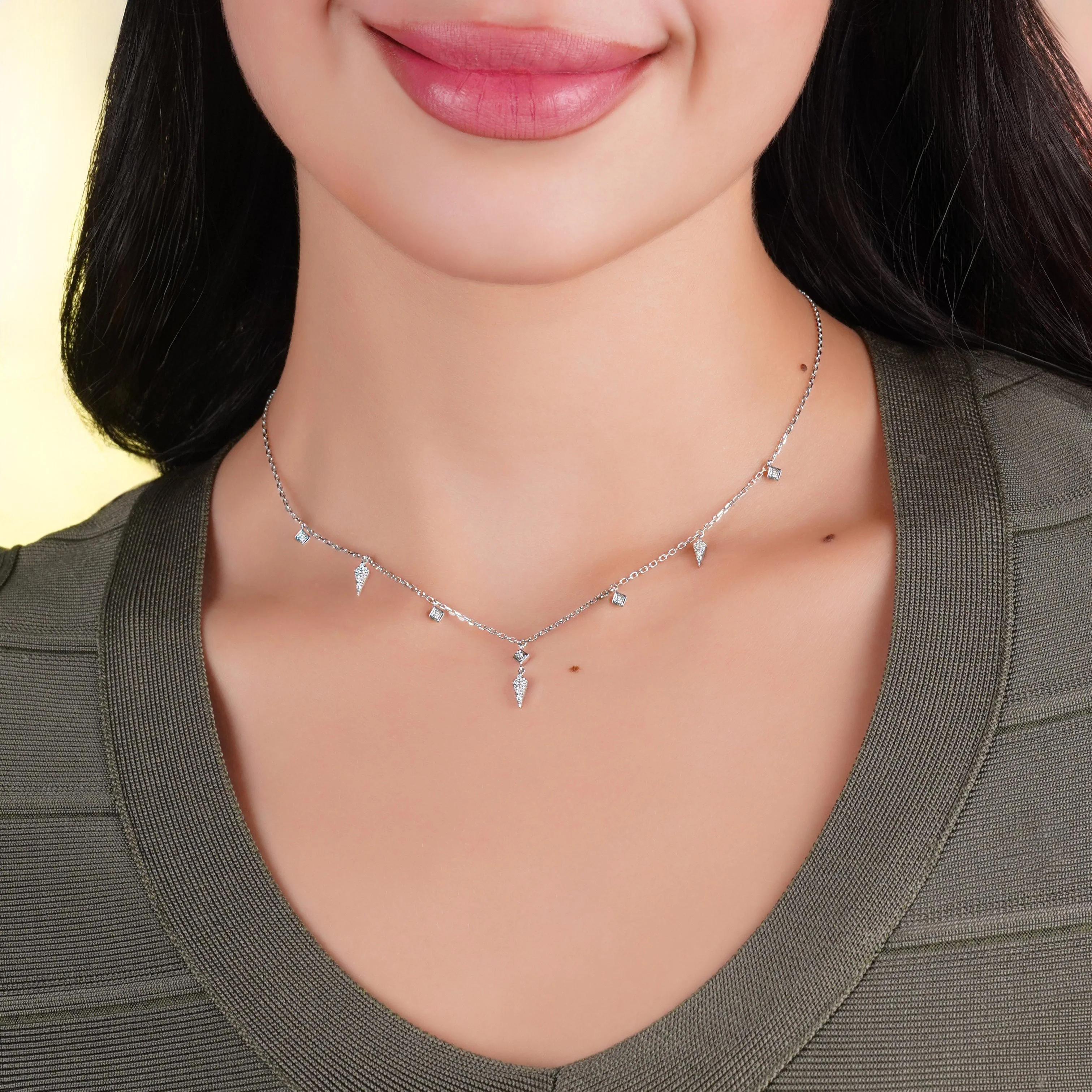 Stylish 18K White Gold Natural Diamond Choker for Women - Image 2